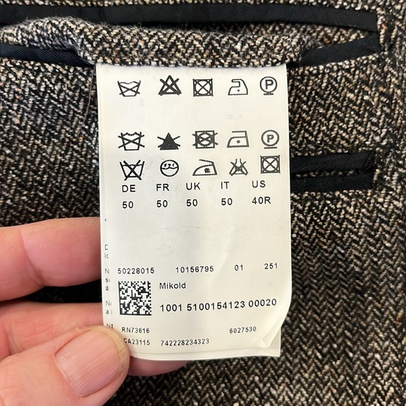 EUC Hugo Boss jacket - Picture 10 of 15